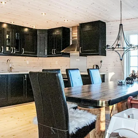 5 Bedroom In Matredal בית נופש *